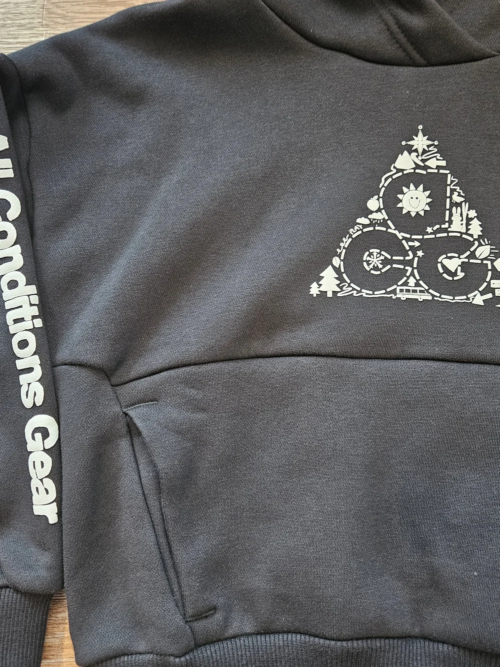 Nike ACG Icon Fleece Graphic Kids' Black  Hoodie with Sleeve Logo Size Small